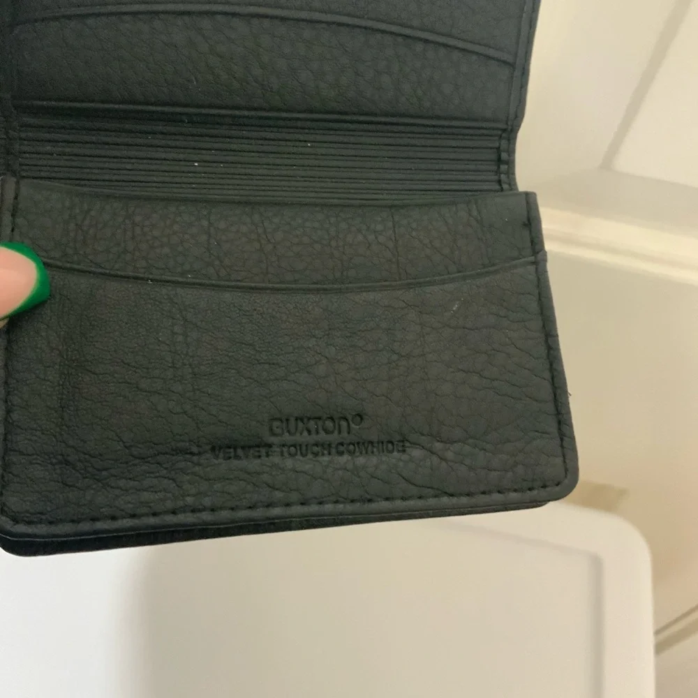Buxton 1 Fold Hand Stitched Genuine Top Grain Leather Wallet, Black.